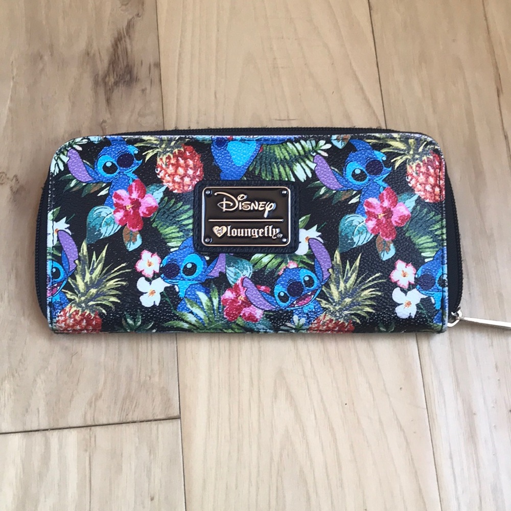 Loungefly Stitch Hawaiian wallet